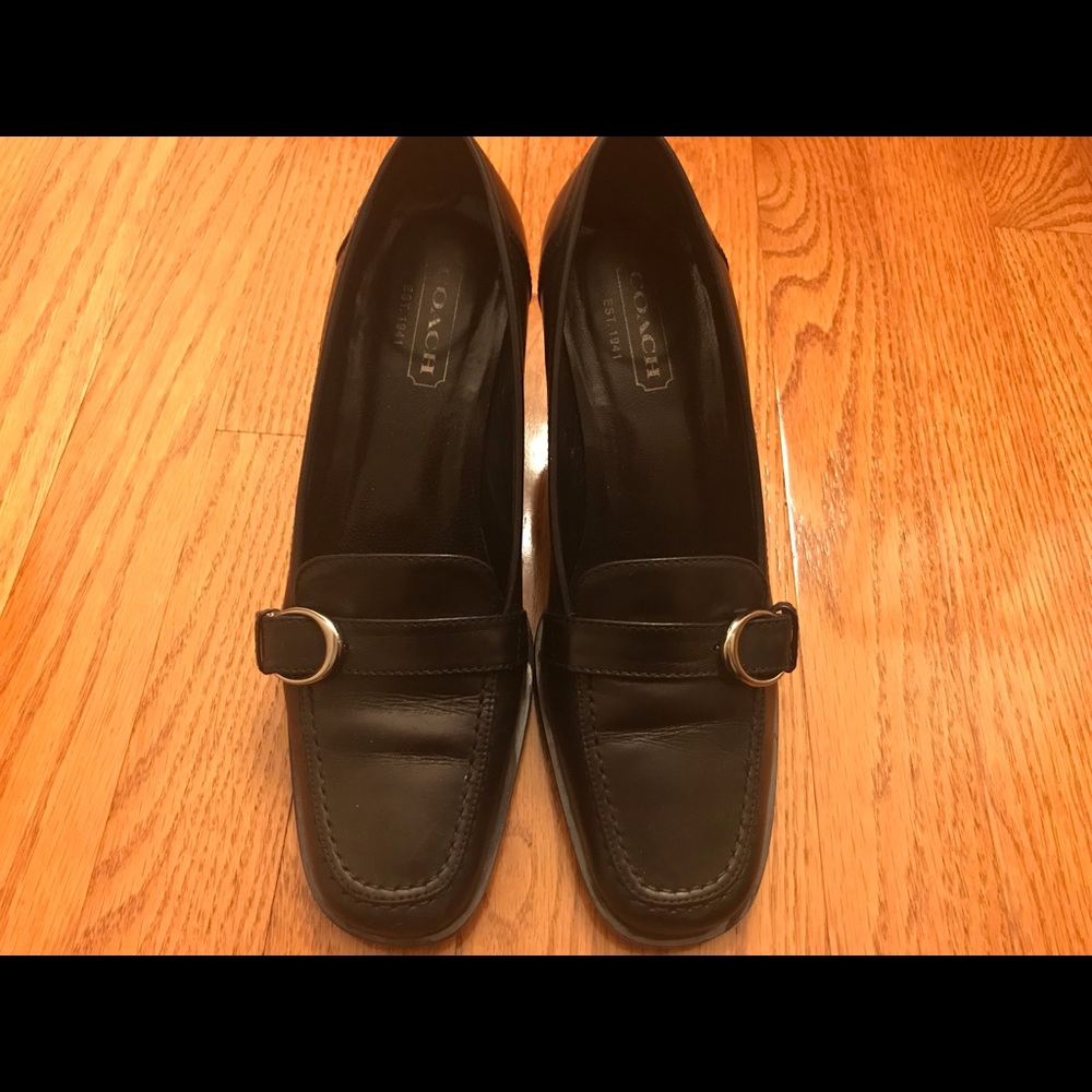 Auth Coach leather pump